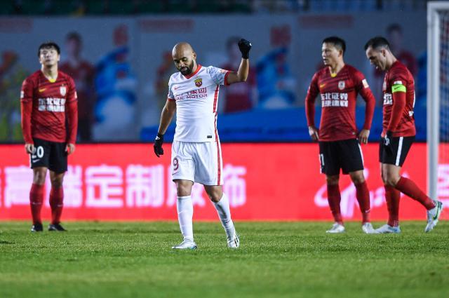 mk体育官网-【中超】吕文君2球巴尔加斯助攻戴帽 海港4比1亚泰