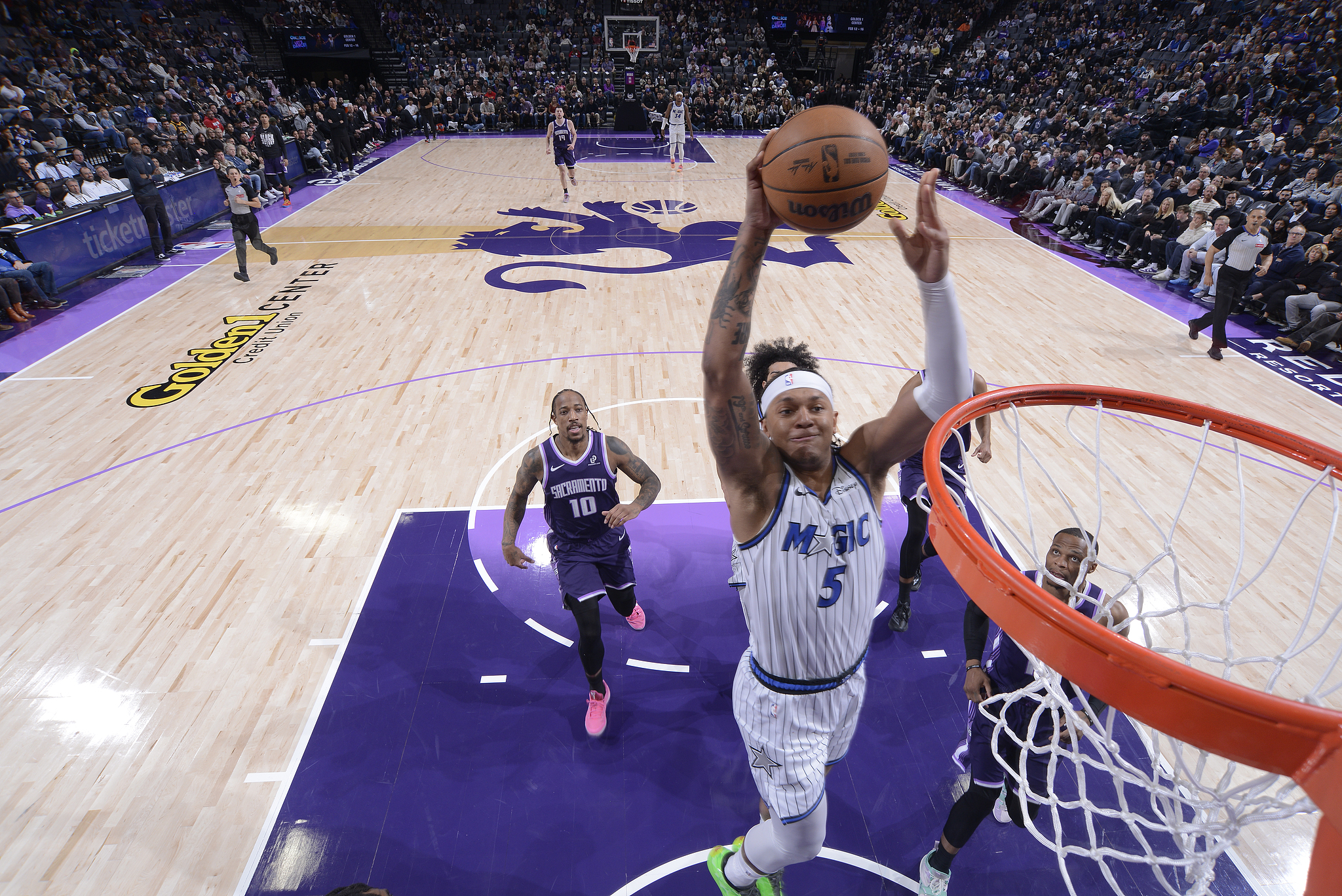 mk体育官网-班凯罗30+5+6雷诺17+14 魔术客场大胜国王